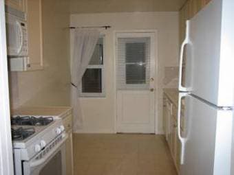 $1495/month: Charming, spacious 1BR/1BA, 100yds from Downtown MP 2