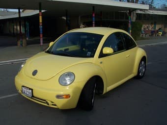 Yellow Volkswagen Beetle 1999 - $4200 2