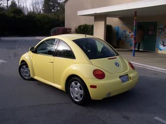 Yellow Volkswagen Beetle 1999 - $4200 3