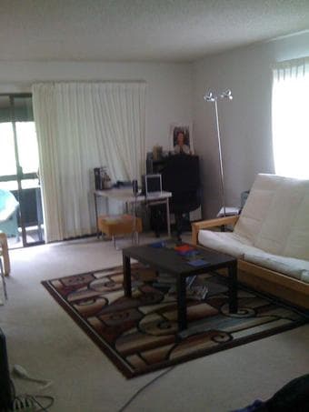 875$ - room available in big and nice apartment 3