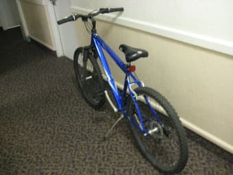 For Sale: 4 month old Schwinn Sidewinder Mountain Bike for 100$ 3