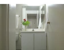 $850 - room in Rains for spring quarter - on campus grad housing 2