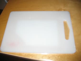 YJ plastic cutting board $3 1