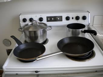 Assorted pots & pans, cutlery sets & kitchenware 1