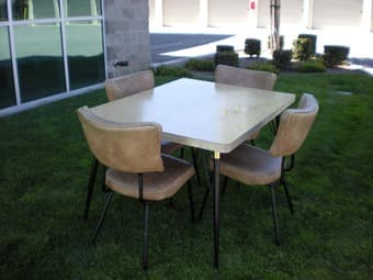 Kitchen Table and 4 Chairs $125 1