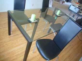 Selling beautiful and chic glass table + 4 leather chairs - 400$ 2