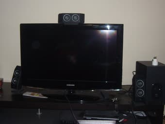 Selling Samsung 32" HDTV-350$ + Logitech sound system for 60$ 1