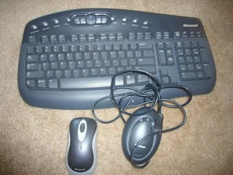 Wireless Keyboard + Mouse Microsoft - $19 2