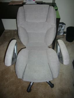 Selling a very comfortable Grey Executive Chair - 35$ 1
