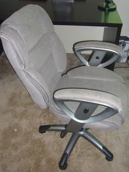 Selling a very comfortable Grey Executive Chair - 35$ 2