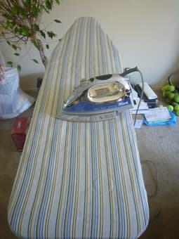 Flatiron + Ironing Board for sale at 25$ 1