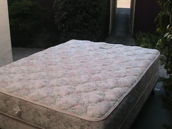 Queen Bed - $40 (palo alto) 3
