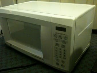 Moving sale - $35 GE microwave oven with free oven mitt set 1