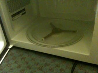 Moving sale - $35 GE microwave oven with free oven mitt set 2