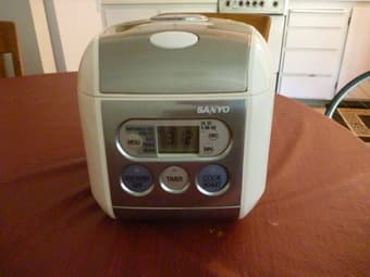 Nice Sanyo Rice Cooker - $50 1