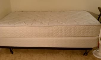 Twin bed mattress, boxspring, and frame-free delivery - $150 (mountain 1