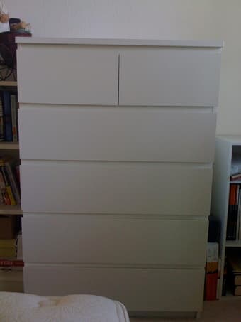 Chest of drawers. (white) 1