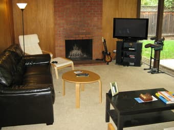 $650 ????? Room available for 1 month in 4 BR, 2 Bathroom house in Palo Al 2