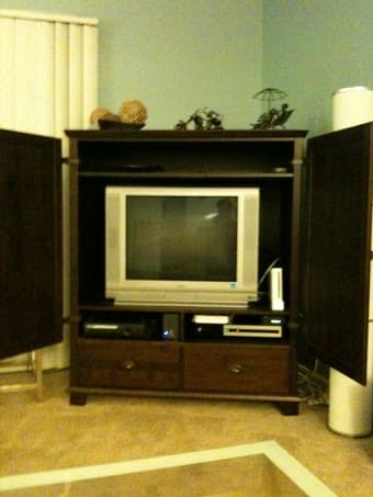 Beautiful Wood TV Unit - $25 1
