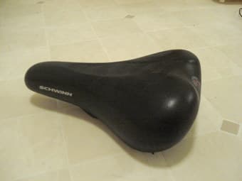 Bike Seat Schwinn Black - $10 1
