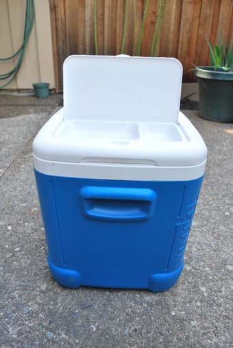 kitchen stuff, trash can, cooler box, shavel for sale 3