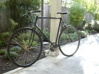 Single speed bicycle and kryptonite lock 1