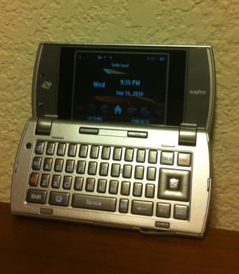 sanyo flip-top picture phone 2