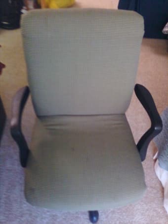 Table, DVD Player, Office Chair, TV 3