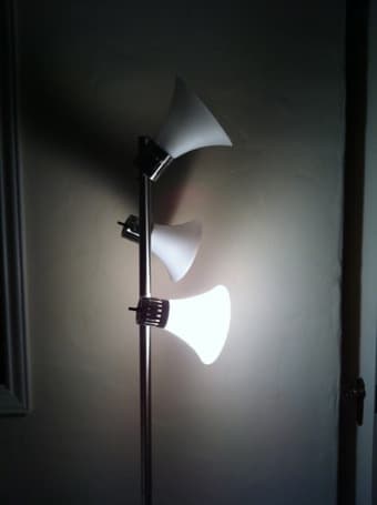 Tall 3-bulb lamp 1