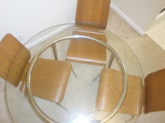 4 seater IKEA dining table $250 with free TV- price negotiable 2