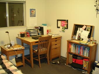 A cozy room in an EV house sublet! 1