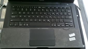 Black macbook (MA701LL/A, 2 GHz, 3.3GB)  - $600 1