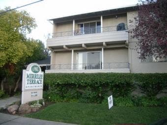 A large room:Sublet for 4th Dec 2010 to 6th January 2011: $500 a month 1