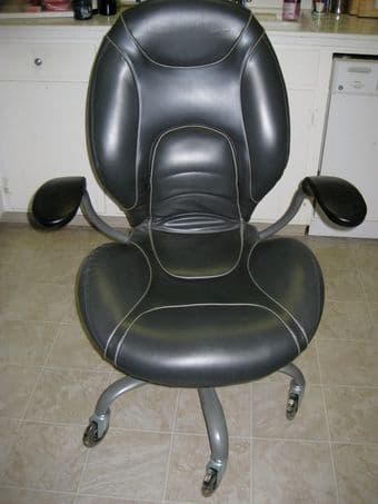 Desk chair for sale $20 2