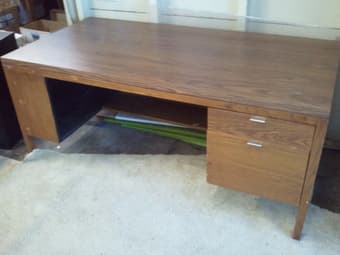 Good condition desk $20 and you pick up 1