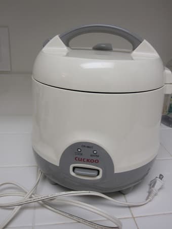 Cuckoo CR-0622 6-persons rice cooker for $25!!!!! 1