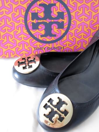 Authentic New Tory Burch REVA Flat Black / Gold Logo 7.5M 1