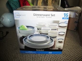 Rice cooker, X Mas lights, Dinner set, Glasses, shoe stand 3
