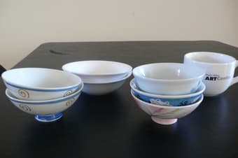 5 Dessert Bowls+2 dishs+a mug $5 1