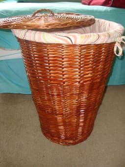Wicker Hamper with fabric lining 2