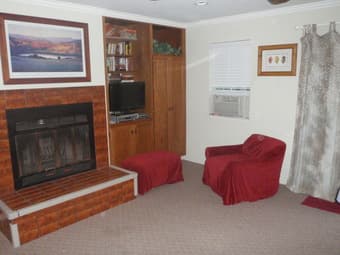 Furnished Studio Cottage in MP, available starting mid-May 2011 2