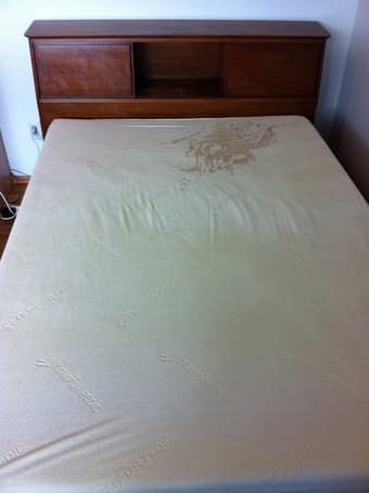 Full-size bed (+ boxspring + tempurpedic mattress) 3