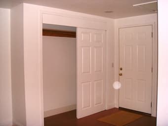 $900 / Studio w/Private Entrance/Bathroom-Available Now! 2