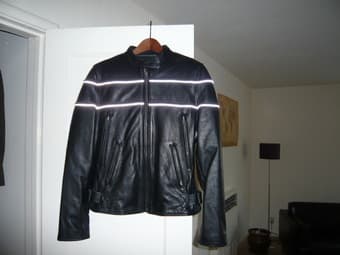 Woman leatherjacket size -S- and Gloves for ONLY 30.- 1