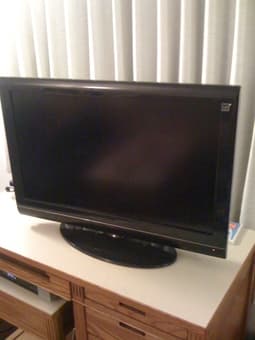 Insignia TV, 32" Class / 720p / 60Hz / LCD HDTV 1