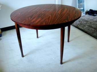 wood dining room table $25 OBO 1