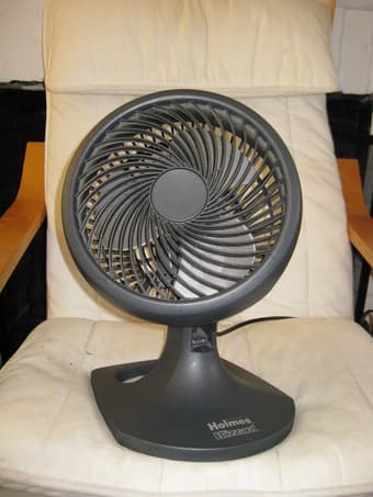 Oscillating Floor/Table Fan for Sale (Get ready for Summer!!) $15 OBO 1