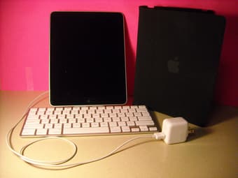 iPad 16 GB Wi-Fi (No 3G) + Accessories - $550 1