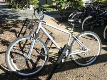 Men's Schwinn Bicycle + U-lock 2
