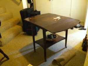 ••Dark wood table•Extendable flaps•Use as desk/dining/side table•• 1